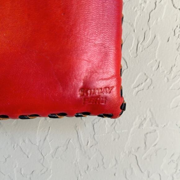 Leather hand made embossed red and black shoulder bag ant made in Peru - Picture 2 of 5